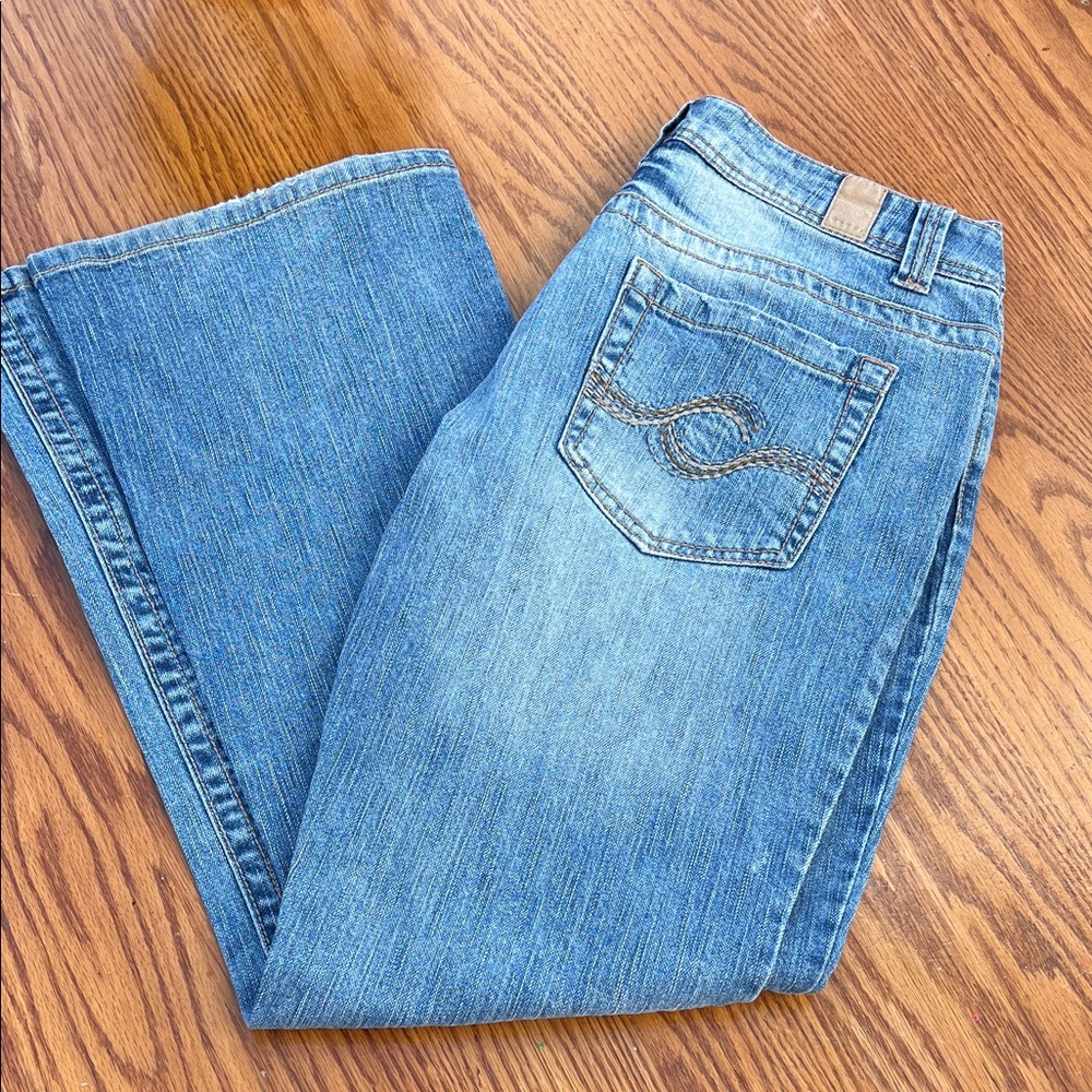 Maurices Classic Blue Jeans